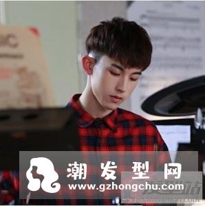 男生蘑菇头怎么留 呆萌减龄尽显青春魅力