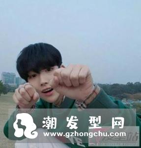 抬头纹重的男生很适合带刘海的发型