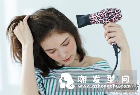 头发太软建议烫下发根 烫完必知的整理重点起床发型就自然美