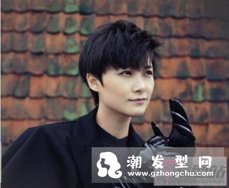 脸大的女生如何显小脸？短发＋刘海＝瘦脸武器！