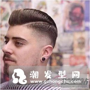 两边铲短发就是将两侧的头发剃薄或者剃光,造型清爽利落,很适合年轻男生