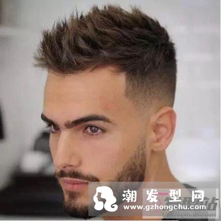 两边剃掉中间厚发型男 超级精神帅气打理还简单