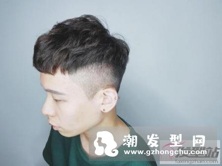 男生短发怎么剪好看 两边铲纹理剪裁set一下就帅气出门