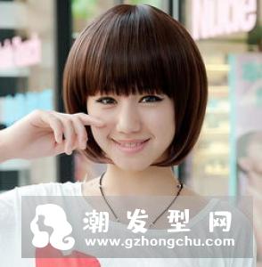 女生轻盈露耳短发 演绎不一样的时髦风