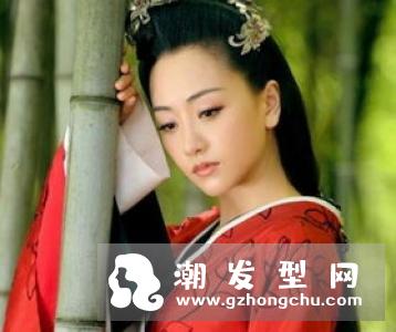 戴上发饰穿上汉服,有着与众不同的小清新