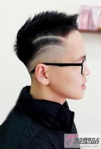 戴眼镜的男生适合什么发型 这些带眼镜发型简直帅呆了
