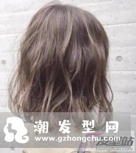 女生纹理烫短发造型 百搭修颜短发就要这么烫