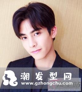 男士穿西装适合的发型 帅气简约展现迷人魅力