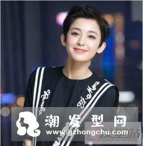 女生露耳超短发 融合时尚与中性美