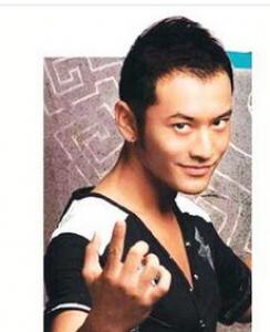 美人尖适合什么发型男 清爽利落短发超帅气有型