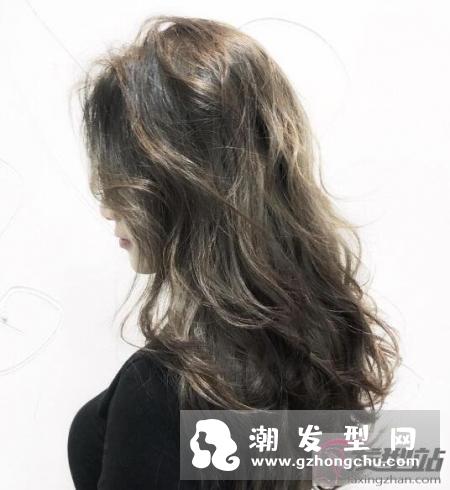 想要头发长的又黑又健康、生长快速增加?抑或是明明以前不会,但突然头皮屑变多了