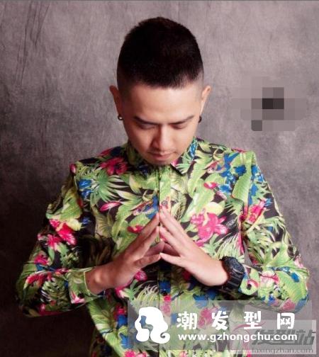 春天到夏天男生短发发型 整个人看起来很精神帅气
