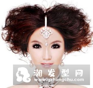 倒三角形脸型新娘适合什么发型 公主头偏分就不错的