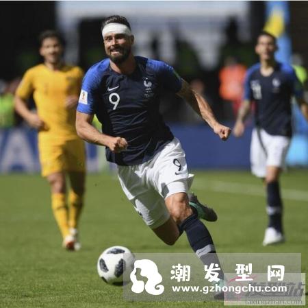 男生短发精神帅气发型 世界杯两边剃掉中间留长火到不行
