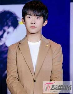 男高中生发型16岁短发 留减龄短发做校园男神