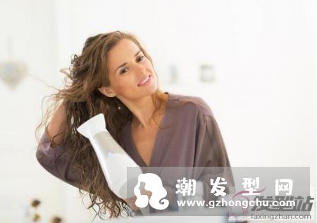 女生吹头发技巧 令杂草变秀发！7个秘诀教你不再吹错头