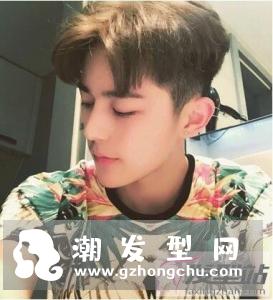 男生好看的中分短发 修颜瘦脸帅出新境界