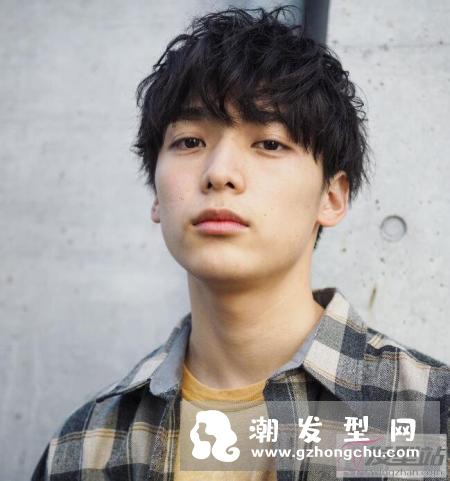 看完日本男生的卷发就别再犹豫！指名这样烫一定没问题