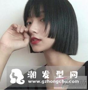 越来越多的女生剪去心爱的长发,换上了清爽干练的短发