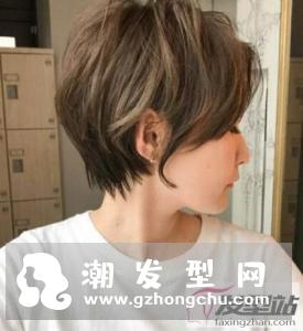 女生纹理烫短发造型 百搭修颜短发就要这么烫