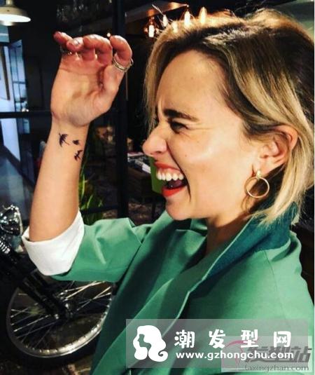秋冬季适合剪短发吗 Emilia Clarke俐落短发展现知性美