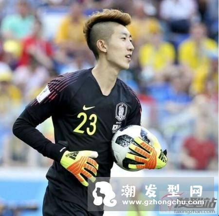 男生短发精神帅气发型 世界杯两边剃掉中间留长火到不行