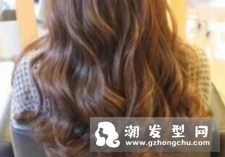产后掉发可以烫发吗 什么时候可以烫头发