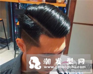 个性男士一道杠发型 两侧铲短雕刻好时尚
