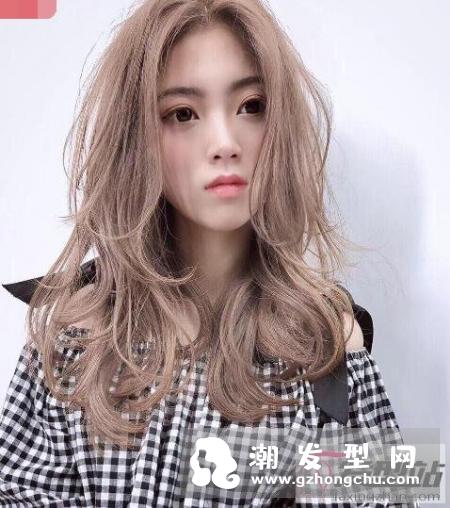 头发分界线也会导致头发稀疏 定期调整头发分界线真的很重要