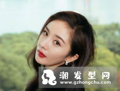 黑色短卷发怎样不老气 不染发也照样年轻显仙气