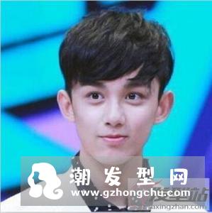 男学生比较适合风格简约又帅气的发型