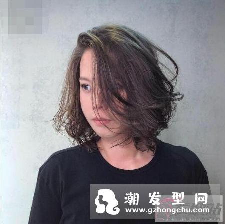 齐肩短发烫发发型 16款超修饰脸型及肩短卷发美翻天