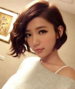 复古发型短发女款 低调质感韵味十足
