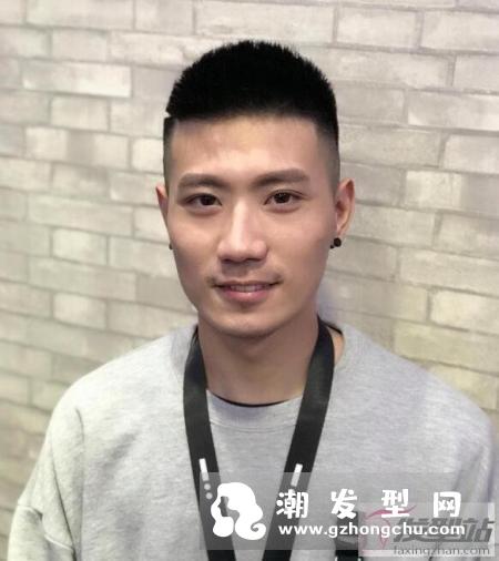 春天到夏天男生短发发型 整个人看起来很精神帅气