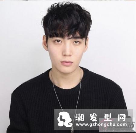 2019潮流男生发型 男生微卷短发成大热