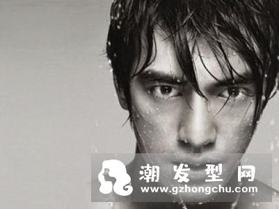 男生四六分心形刘海 别具一格简直帅到爆表