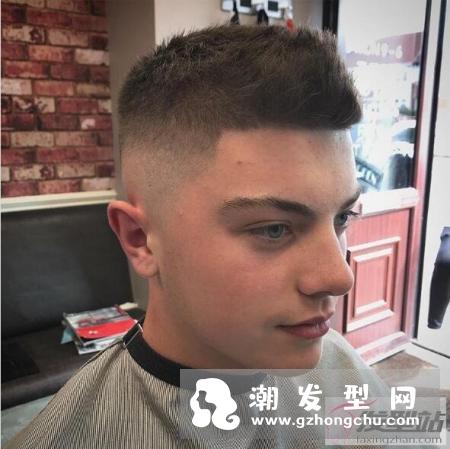 男生发型锅盖头铲两边 欧美Textured Crop发型超流行