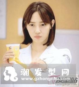 中分八字刘海短发女 修颜塑型提升颜值