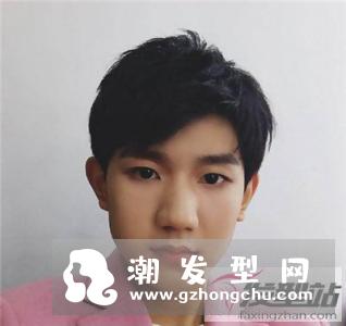 学生三七分发型男生 修颜瘦脸变校园男神