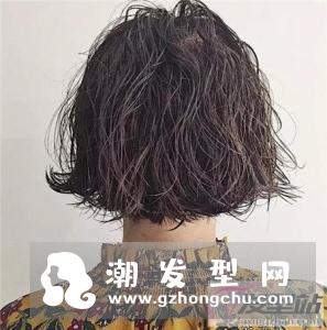 短发流行“湿发发型” 油头湿感制造性感