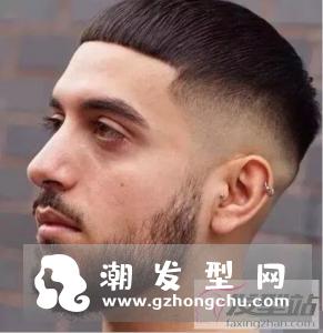 短直发小盖头,弧形刘海俏皮又减龄,很适合年轻男生尝试