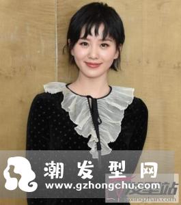 女生黑色短发很适合年轻女生,长长的刘海更是俏皮又减龄