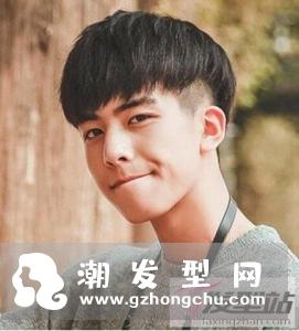 男生蘑菇头怎么剪 呆萌减龄活力满满