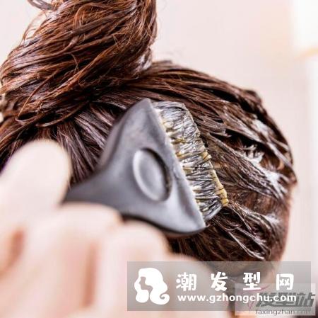 白发染黑如何不伤头发 染发之前必须需要注意的的细节你知道吗