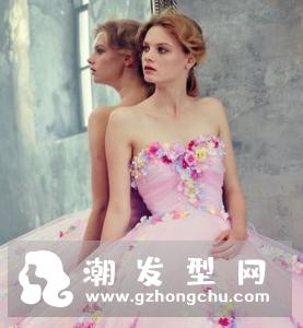 大脸新娘适合什么发型 高低盘发是首选