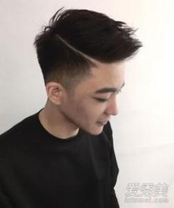 短发男士发型两边剃掉 率性风短发型男魅力挡不住