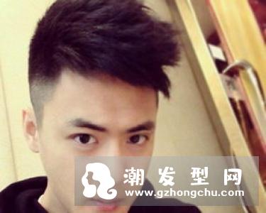 女生斜庞克发型 独特吸睛大写的帅气