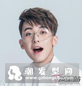 男学生比较适合风格简约又帅气的发型