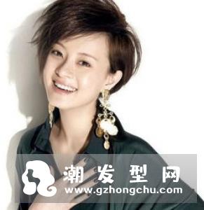 女生斜庞克发型 独特吸睛大写的帅气