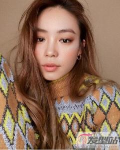 长直发怎么护理顺滑光泽 4招养成顺滑有光泽的迷人长发